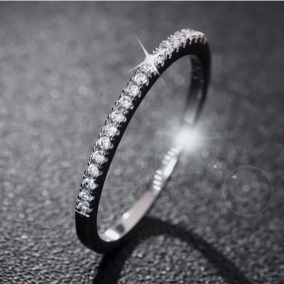 New Gorgeous Silver Wedding Band/Ring - Picture 4 of 8